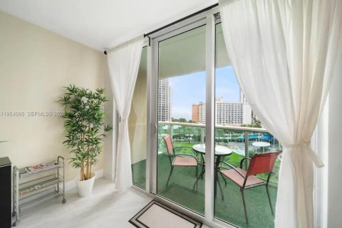 Снять в аренду кондоминиум в Санни-Айлс-Бич, Флорида 1 спальня, 93.37м2, № 2008320 - фото 11