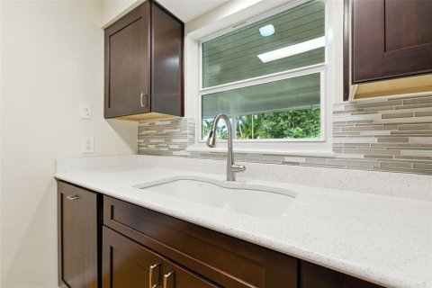 House in Seminole, Florida 2 bedrooms, 101.82 sq.m. № 1886852 - photo 12