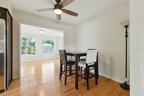 House in Seminole, Florida 2 bedrooms, 101.82 sq.m. № 1886852 - photo 14