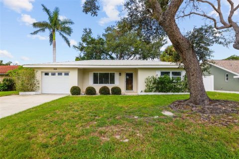 House in Seminole, Florida 2 bedrooms, 101.82 sq.m. № 1886852 - photo 3