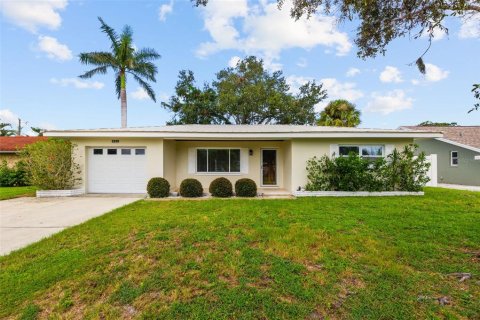 House in Seminole, Florida 2 bedrooms, 101.82 sq.m. № 1886852 - photo 1