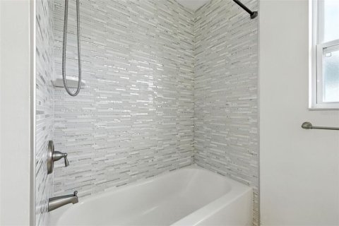 House in Seminole, Florida 2 bedrooms, 101.82 sq.m. № 1886852 - photo 19