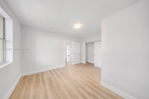 Commercial property in Miami, Florida 223.62 sq.m. № 2020409 - photo 16