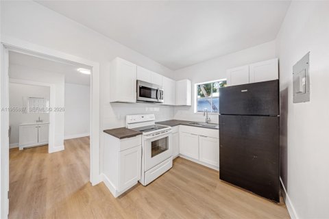 Commercial property in Miami, Florida 223.62 sq.m. № 2020409 - photo 10