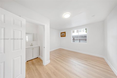 Commercial property in Miami, Florida 223.62 sq.m. № 2020409 - photo 14