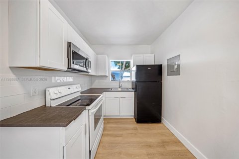 Commercial property in Miami, Florida 223.62 sq.m. № 2020409 - photo 11