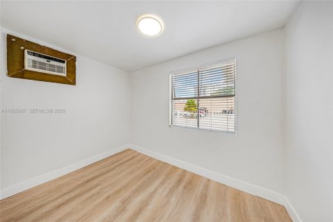 Commercial property in Miami, Florida 223.62 sq.m. № 2020409 - photo 13