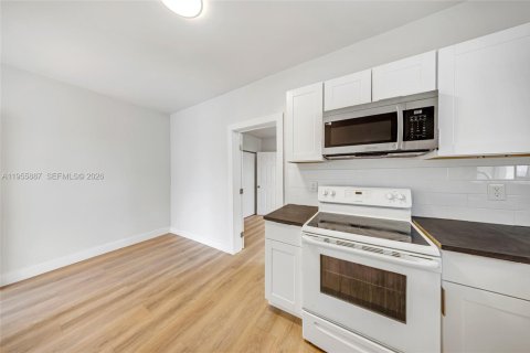 Commercial property in Miami, Florida 223.62 sq.m. № 2020409 - photo 12