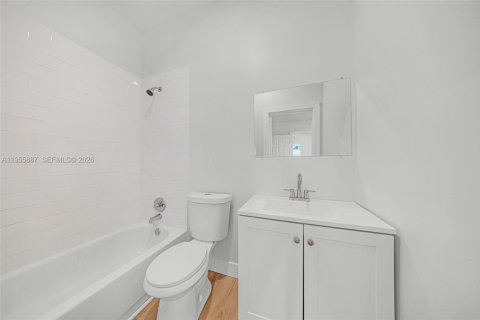 Commercial property in Miami, Florida 223.62 sq.m. № 2020409 - photo 17