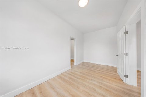 Commercial property in Miami, Florida 223.62 sq.m. № 2020409 - photo 24