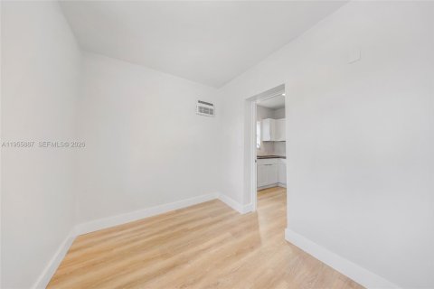 Commercial property in Miami, Florida 223.62 sq.m. № 2020409 - photo 22