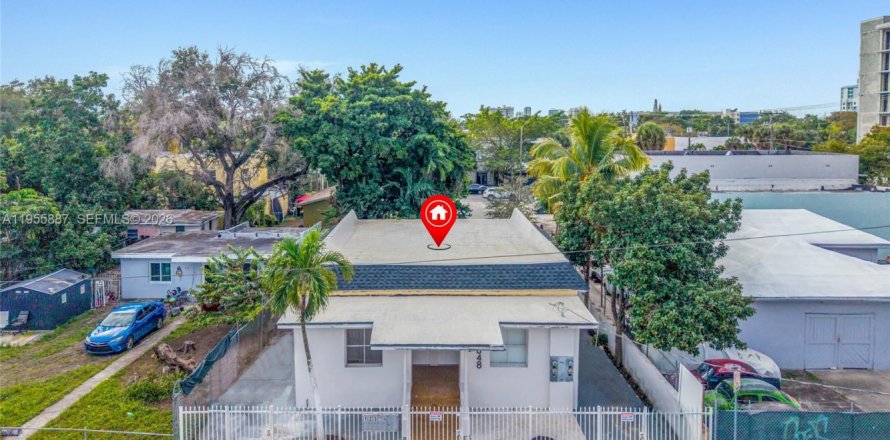 Commercial property in Miami, Florida 223.62 sq.m. № 2020409