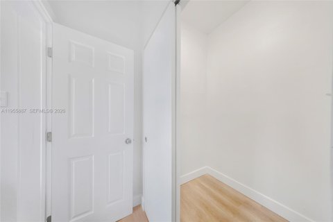 Commercial property in Miami, Florida 223.62 sq.m. № 2020409 - photo 28