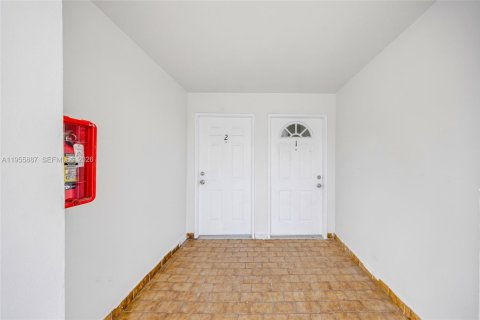 Commercial property in Miami, Florida 223.62 sq.m. № 2020409 - photo 8