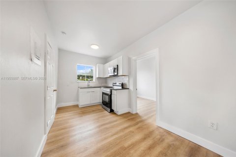 Commercial property in Miami, Florida 223.62 sq.m. № 2020409 - photo 19