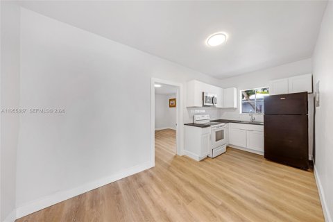 Commercial property in Miami, Florida 223.62 sq.m. № 2020409 - photo 9