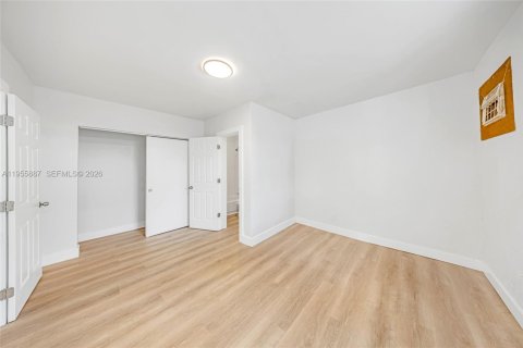 Commercial property in Miami, Florida 223.62 sq.m. № 2020409 - photo 15