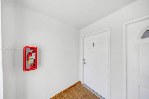 Commercial property in Miami, Florida 223.62 sq.m. № 2020409 - photo 18