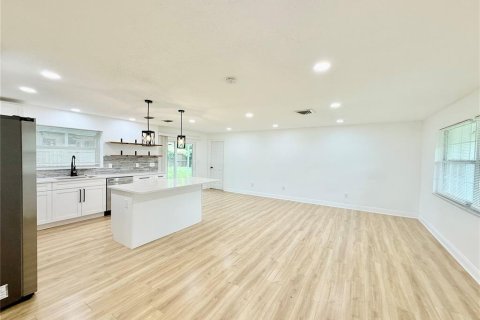 Villa ou maison à louer à Clearwater, Floride: 4 chambres, 142.14 m2 № 1833065 - photo 3
