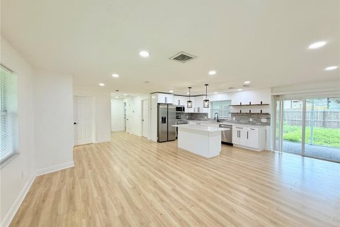 Villa ou maison à louer à Clearwater, Floride: 4 chambres, 142.14 m2 № 1833065 - photo 4