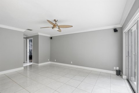 House in Pembroke Pines, Florida 3 bedrooms, 164.99 sq.m. № 2173864 - photo 9