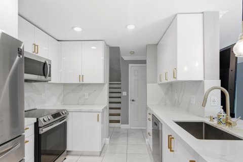 House in Pembroke Pines, Florida 3 bedrooms, 164.99 sq.m. № 2173864 - photo 23