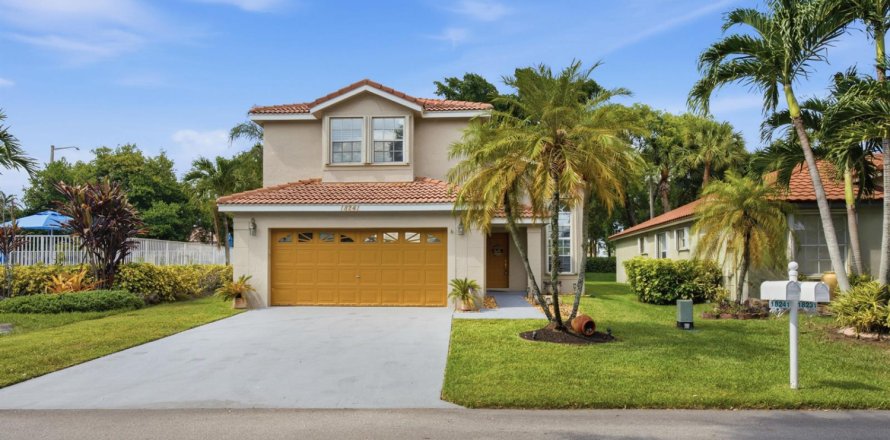 House in Pembroke Pines, Florida 3 bedrooms, 164.99 sq.m. № 2173864
