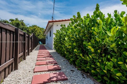 House in Miami, Florida 3 bedrooms, 121.24 sq.m. № 1874274 - photo 18