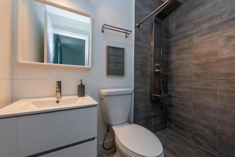 House in Miami, Florida 3 bedrooms, 121.24 sq.m. № 1874274 - photo 14