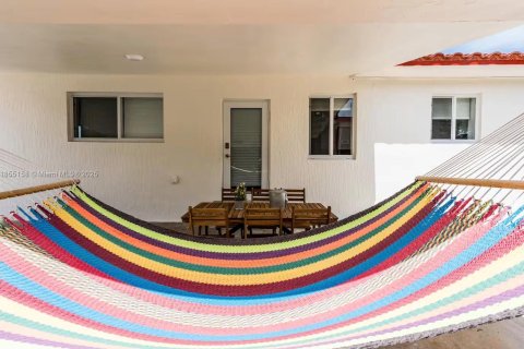 House in Miami, Florida 3 bedrooms, 121.24 sq.m. № 1874274 - photo 17