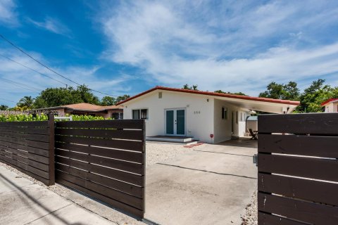 House in Miami, Florida 3 bedrooms, 121.24 sq.m. № 1874274 - photo 3