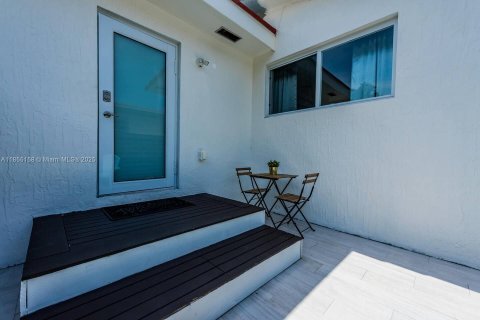 House in Miami, Florida 3 bedrooms, 121.24 sq.m. № 1874274 - photo 21
