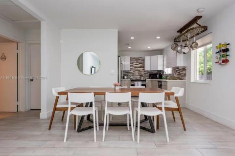 House in Miami, Florida 3 bedrooms, 121.24 sq.m. № 1874274 - photo 8