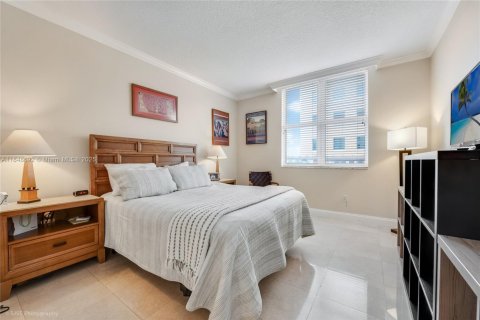 Condo in Coral Gables, Florida, 3 bedrooms  № 1857044 - photo 5