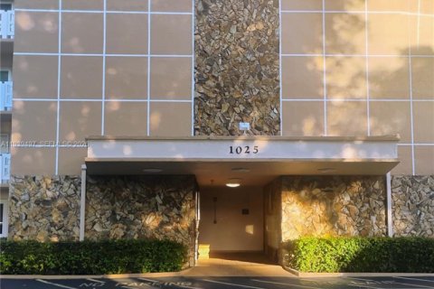 Дом в Дания-Бич, Флорида 1 спальня, 74.32м2 № 1997564