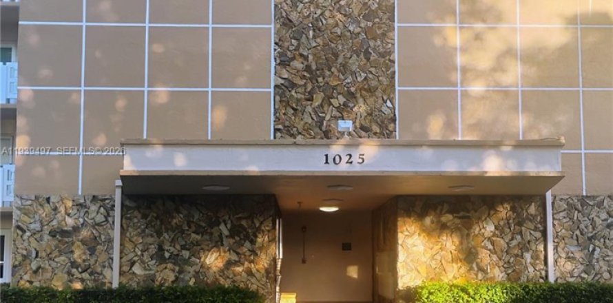 Дом в Дания-Бич, Флорида 1 спальня, 74.32м2 № 1997564