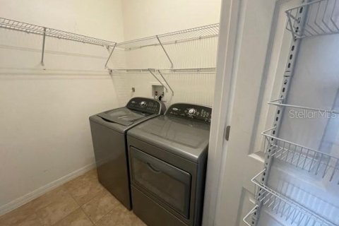 Townhouse in Pinellas Park, Florida 3 bedrooms, 139.35 sq.m. № 1843404 - photo 30