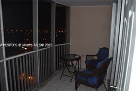 Купить кондоминиум в Майами, Флорида 1 спальня, 87.98м2, № 1859207 - фото 2