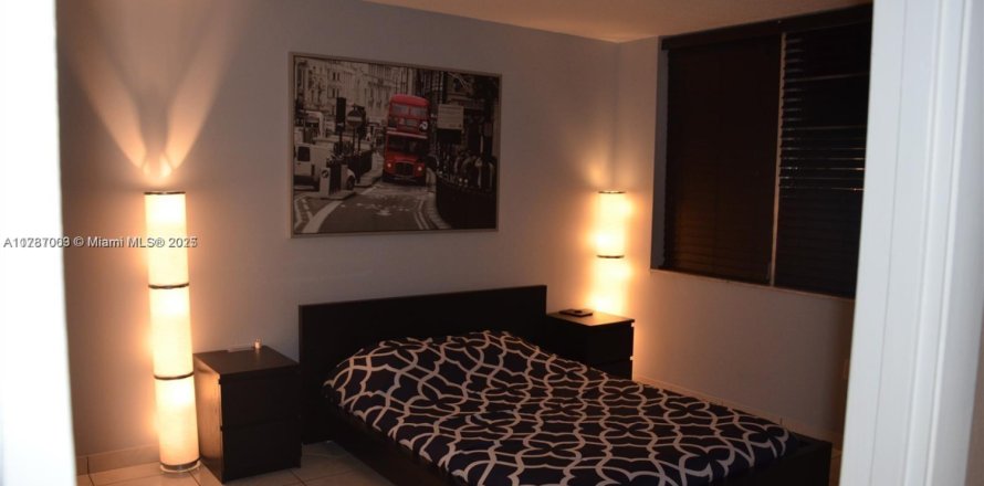 Condominio en Miami, Florida, 1 dormitorio № 1859207