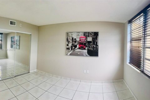 Купить кондоминиум в Майами, Флорида 1 спальня, 87.98м2, № 1859207 - фото 15