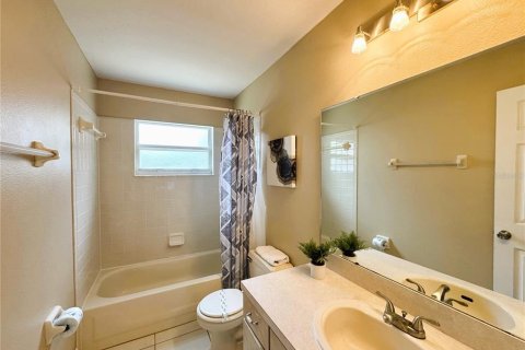 House in Davenport, Florida 4 bedrooms, 145.3 sq.m. № 1905026 - photo 20