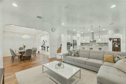 House in Windermere, Florida 5 bedrooms, 354.89 sq.m. № 2209698 - photo 4