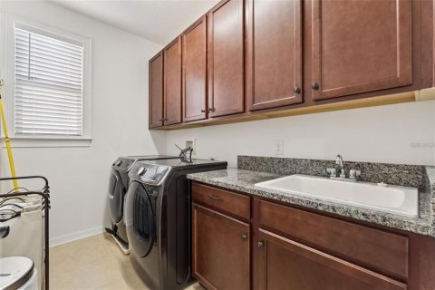 House in Windermere, Florida 5 bedrooms, 354.89 sq.m. № 2209698 - photo 21