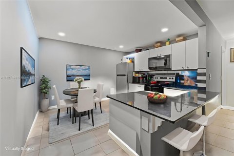 Condominio en venta en Palm Beach, Florida, 2 dormitorios, 68.19 m2 № 1939570 - foto 3