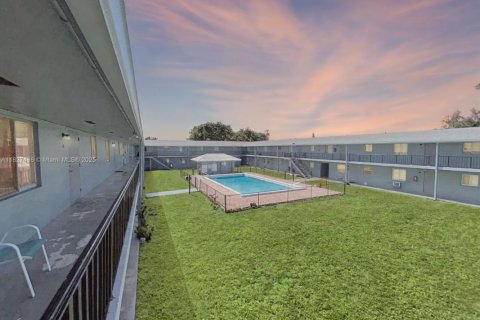 Condominio en Palm Beach, Florida, 2 dormitorios  № 1939570