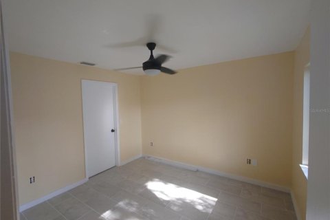 Villa ou maison à louer à Plant City, Floride: 2 chambres, 91.32 m2 № 2404603 - photo 4