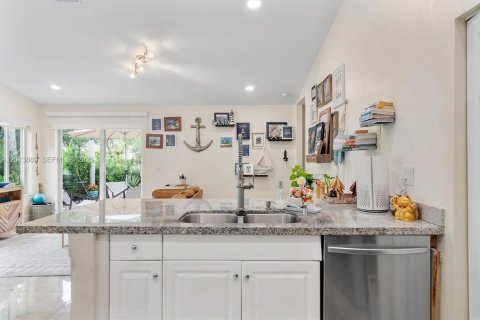 Villa ou maison à louer à Weston, Floride: 3 chambres, 142.42 m2 № 2076341 - photo 20
