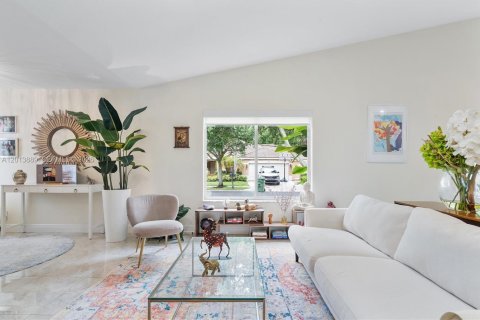 Villa ou maison à louer à Weston, Floride: 3 chambres, 142.42 m2 № 2076341 - photo 7