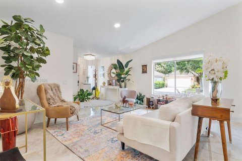 Villa ou maison à louer à Weston, Floride: 3 chambres, 142.42 m2 № 2076341 - photo 6