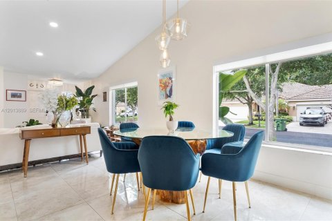 Villa ou maison à louer à Weston, Floride: 3 chambres, 142.42 m2 № 2076341 - photo 10